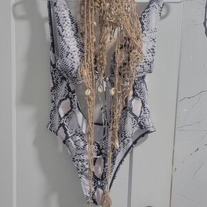 SHEIN Black and White Snakeskin One-Piece Swimwear